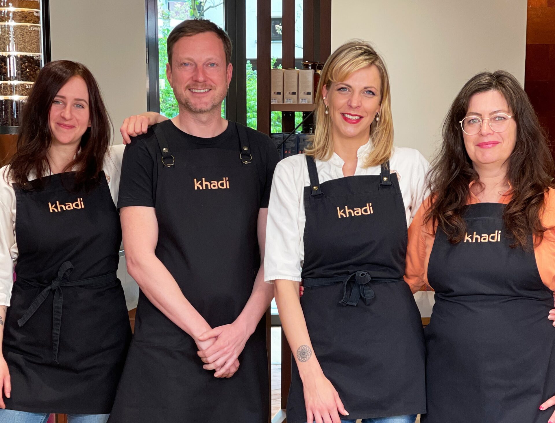Friseurteam von khadi in Friseurschürzen